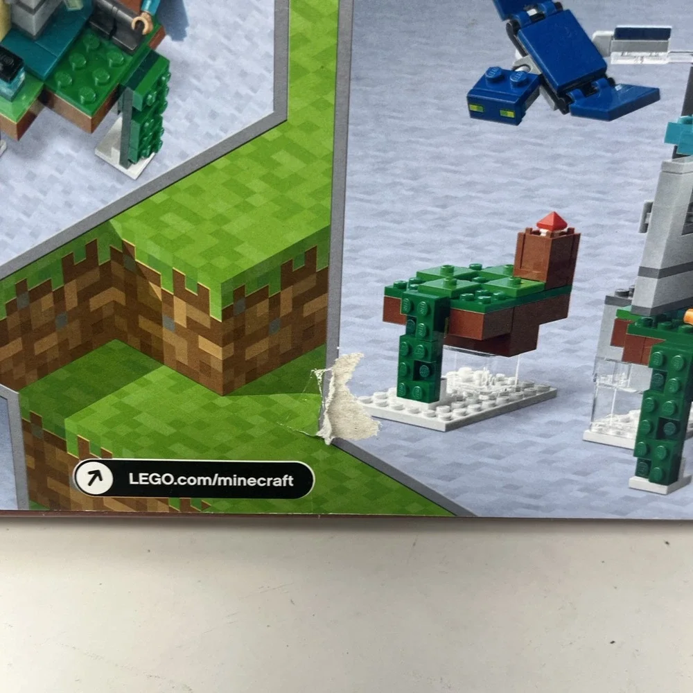 LEGO Minecraft: The Sky Tower (21173) New Sealed Damaged Box